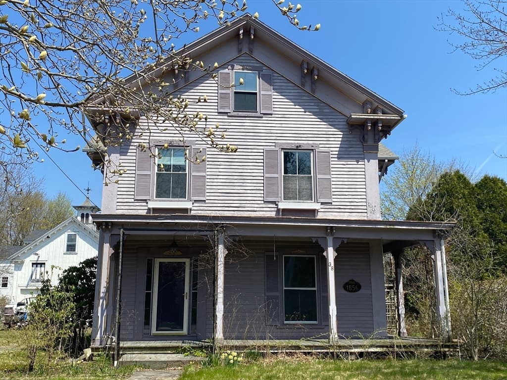 38 Pleasant St photo 2