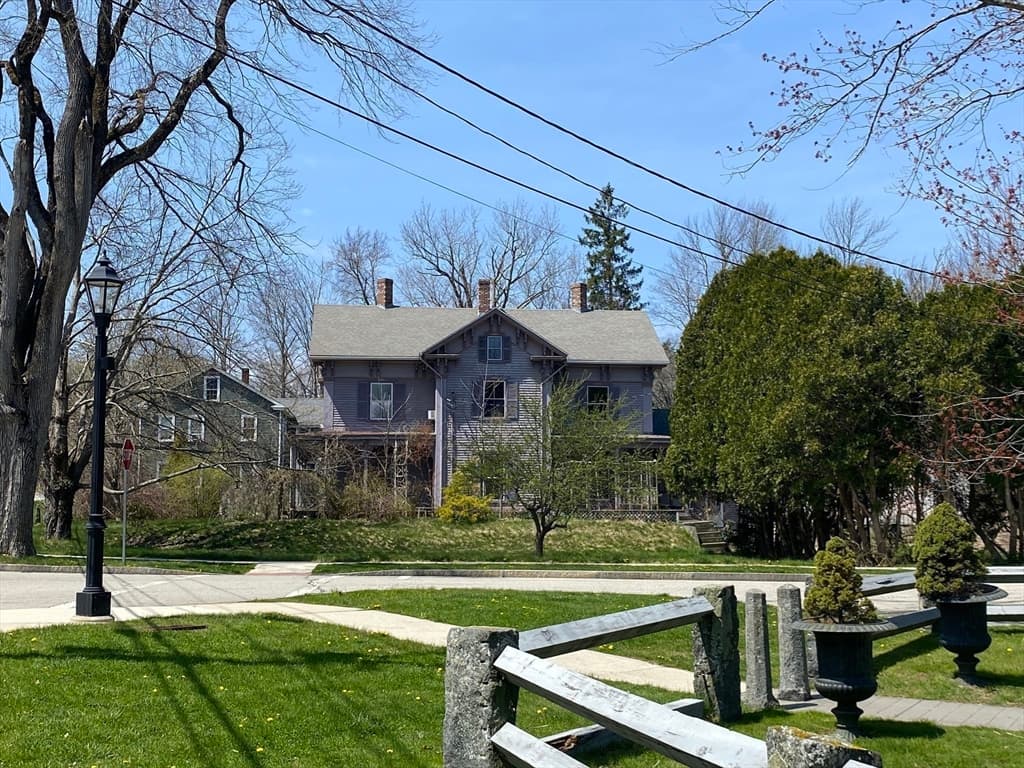 38 Pleasant St photo 4