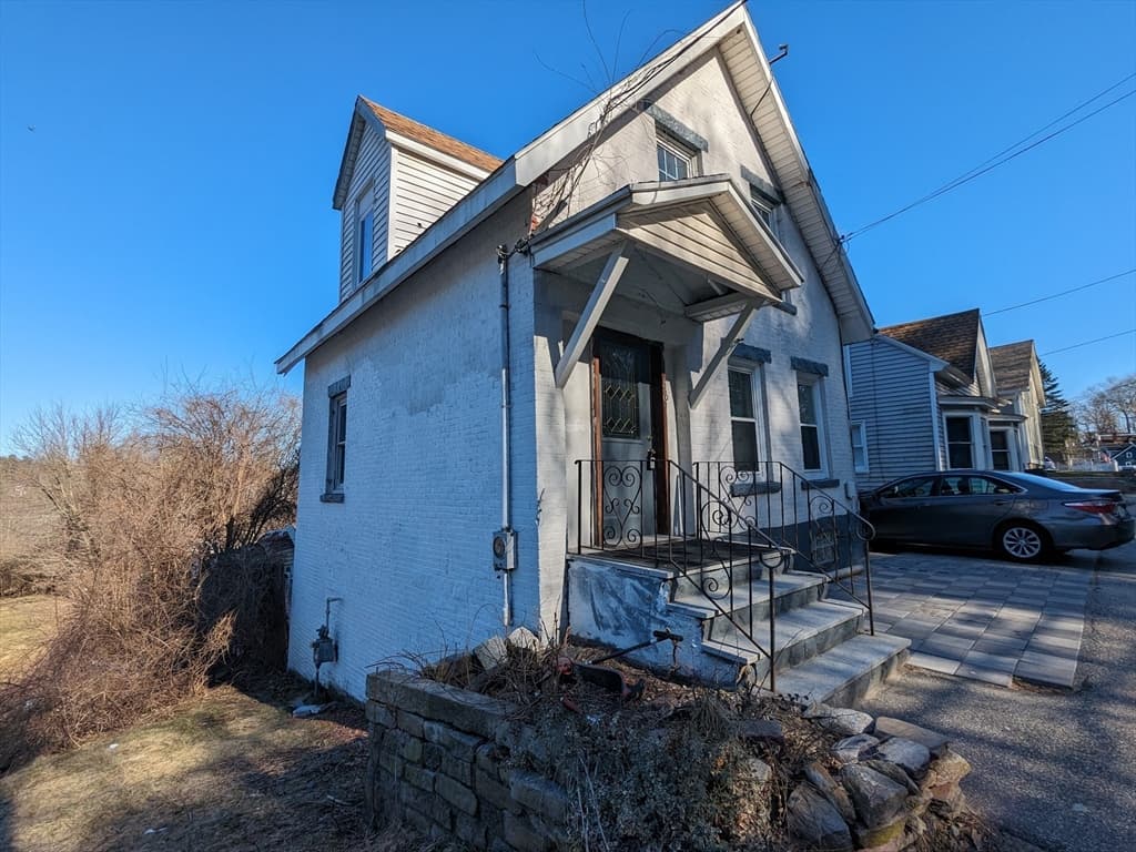 389 Front Street photo 2