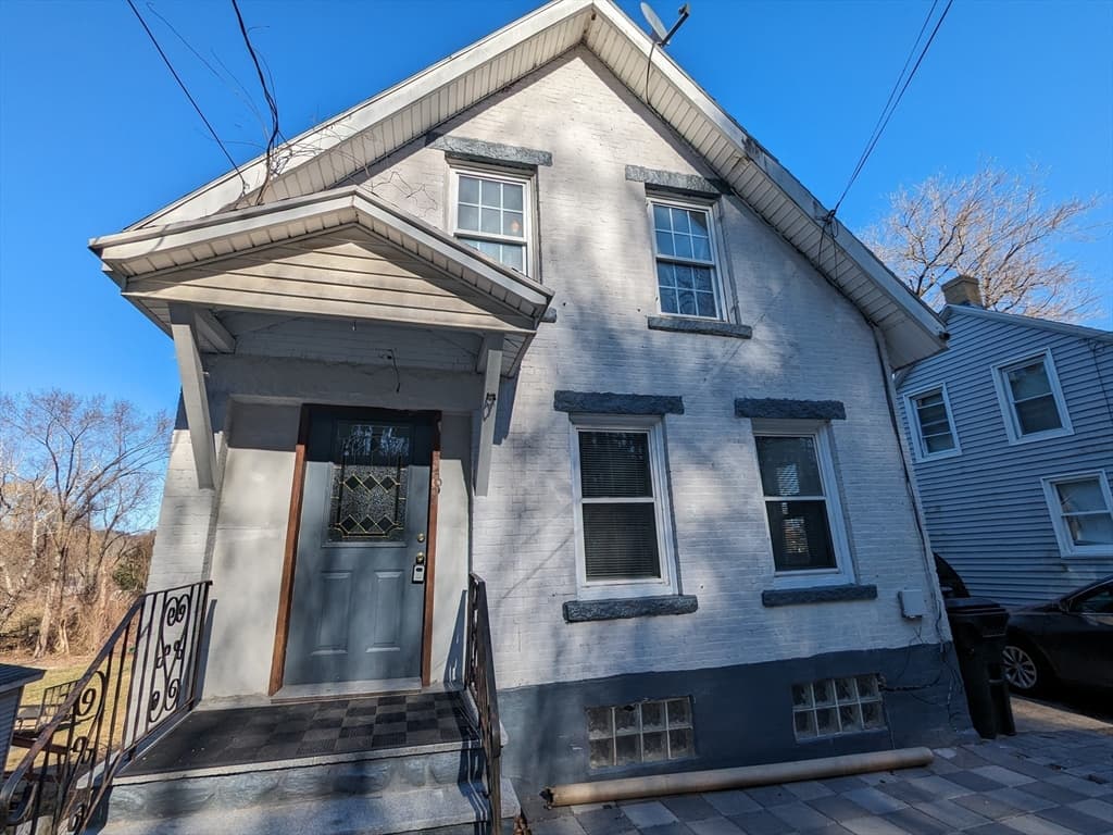 389 Front Street