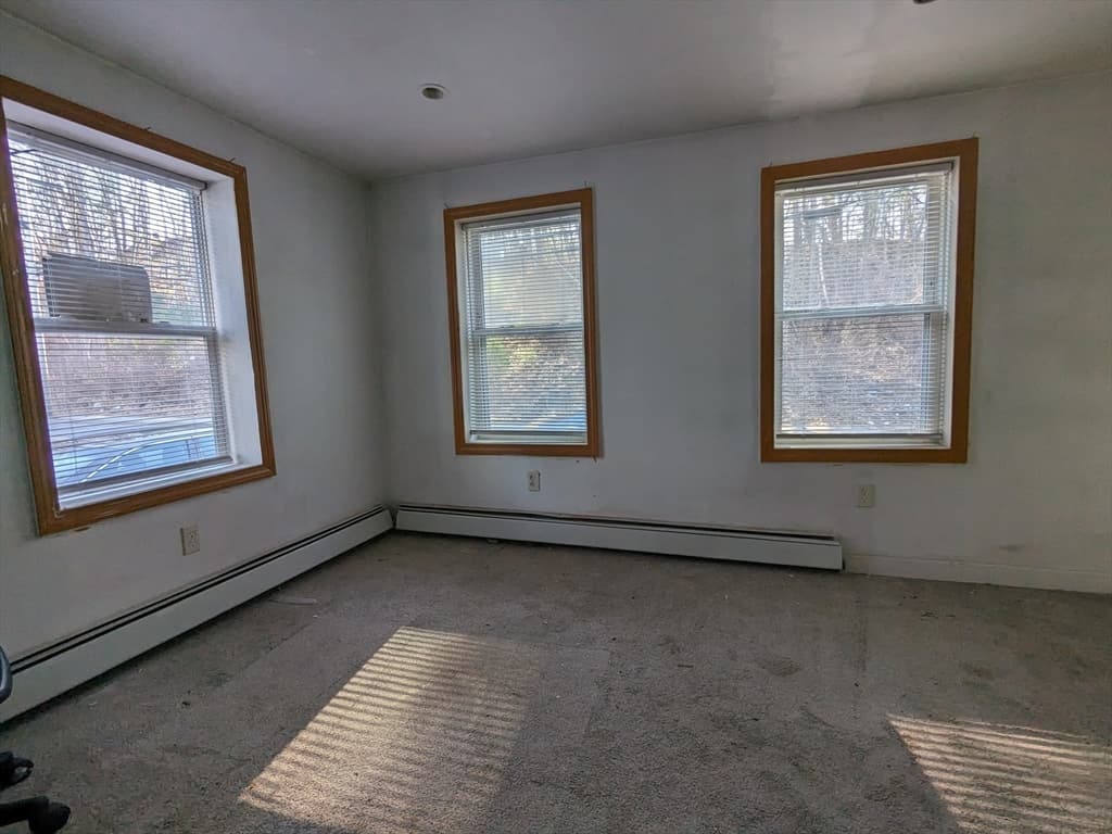389 Front Street photo 4