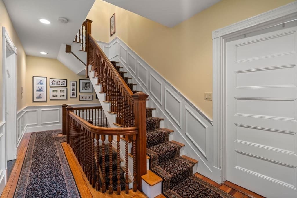 204 Homer St photo 3