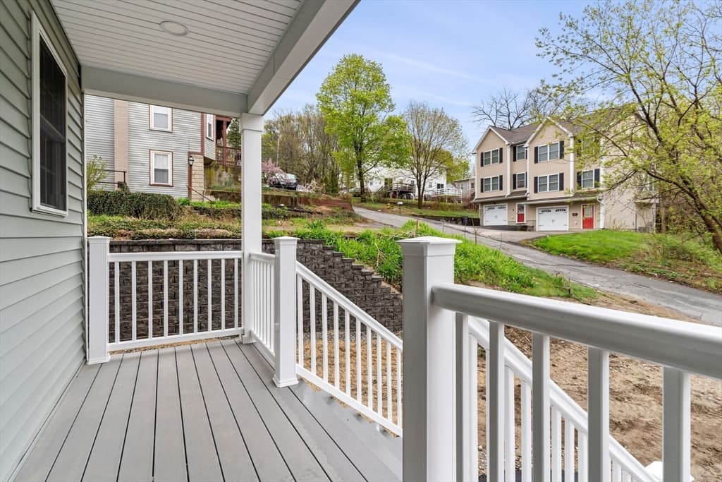 16 Niagara St photo 2