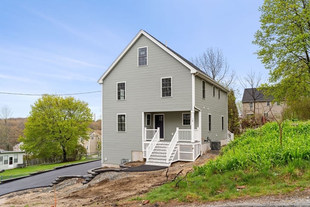 16 Niagara St