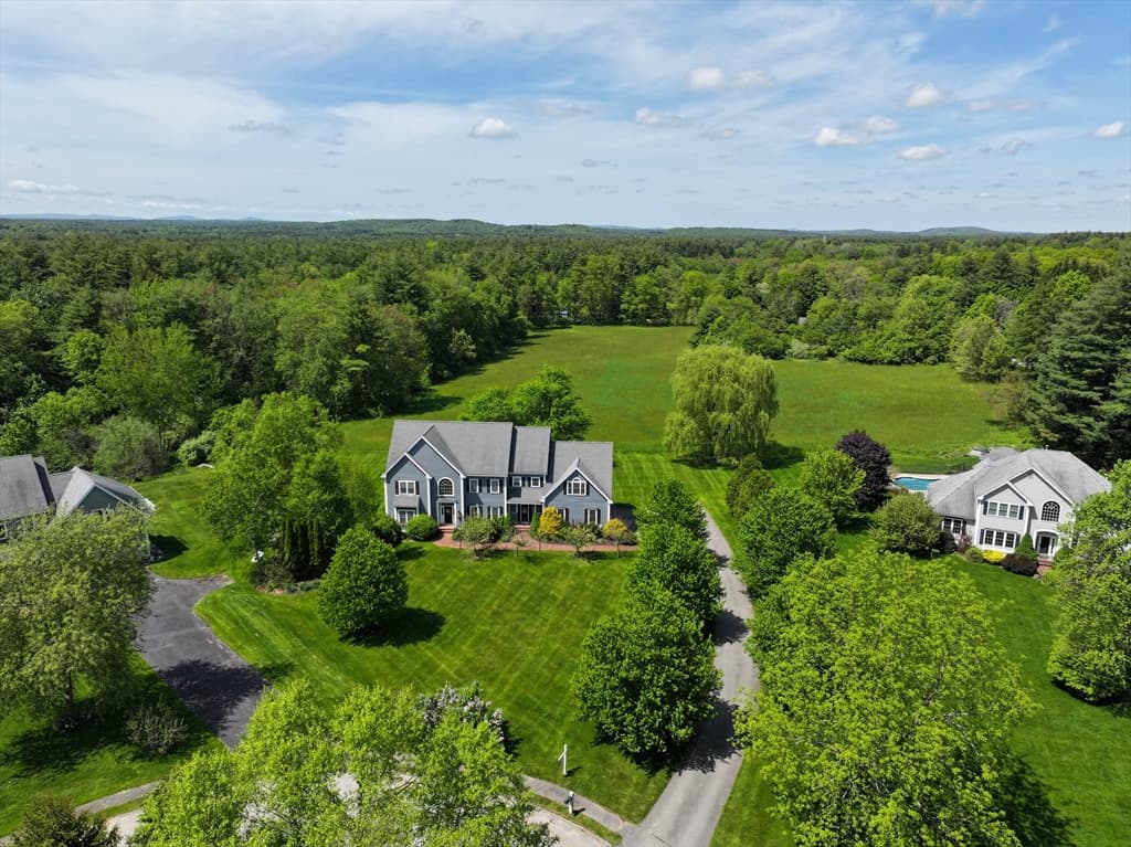 12 Canterbury Ln