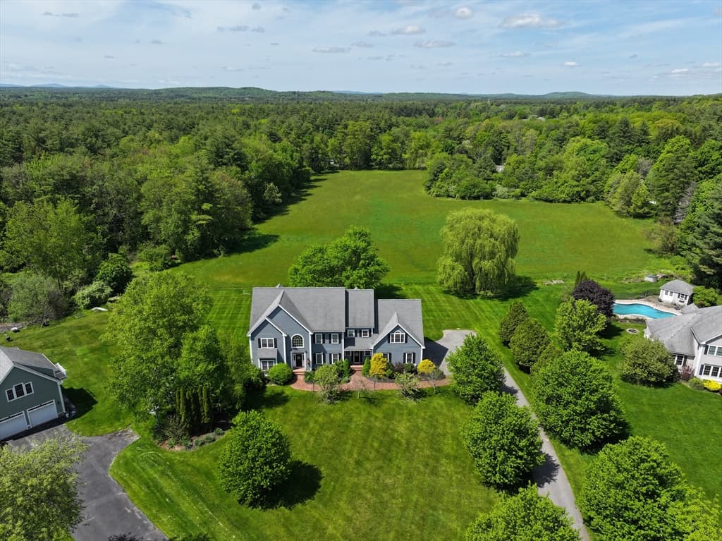 12 Canterbury Ln photo 4