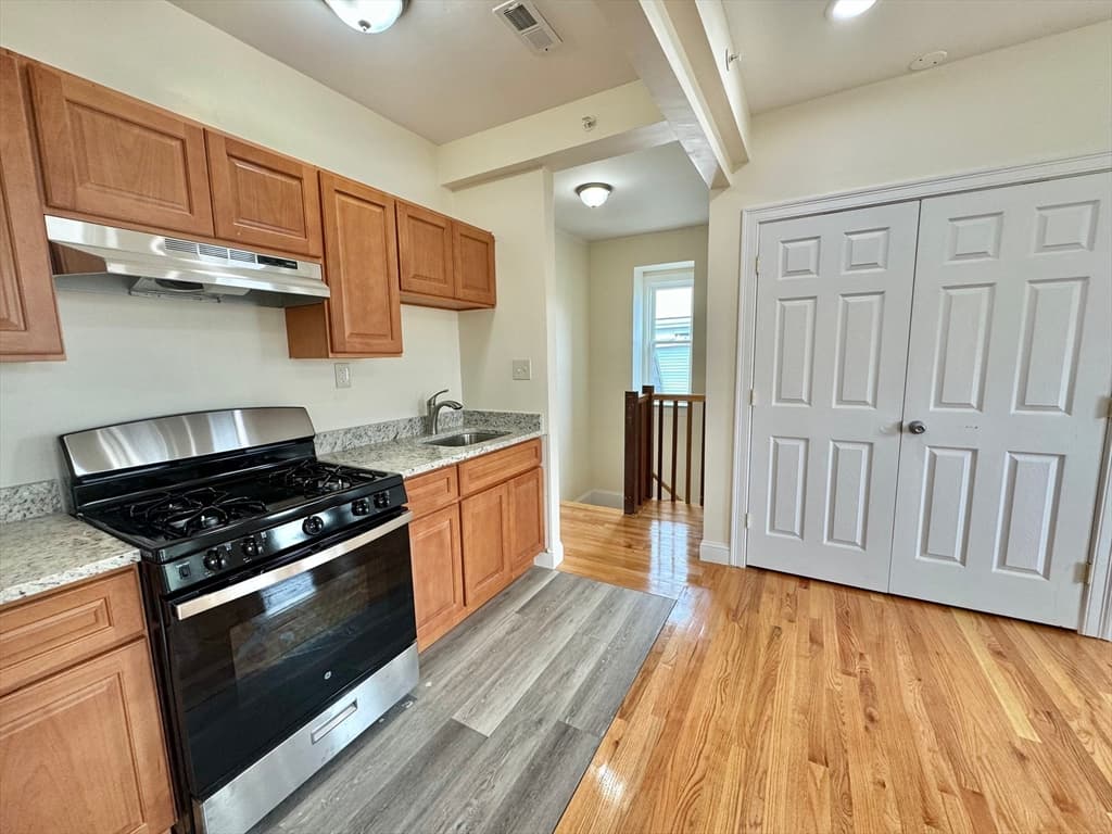 60 Mather St #3