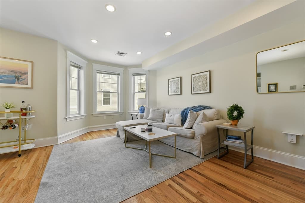 12 Tuckerman St photo 5
