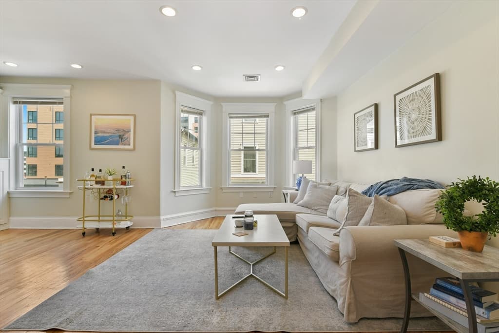 12 Tuckerman St photo 4