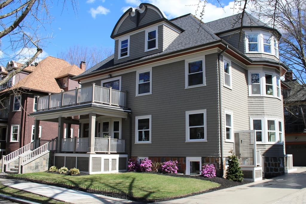 50 Russell St #1