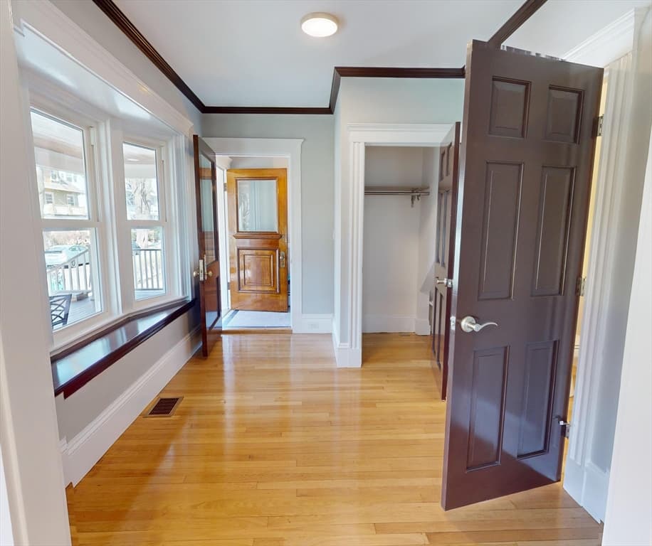 50 Russell St #1 photo 5