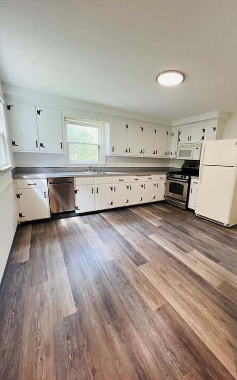 33 Forest Ave photo 5
