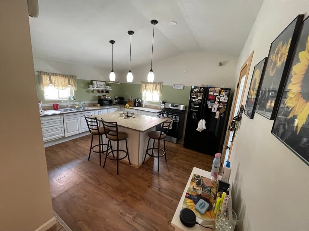 256 Chancery St photo 4