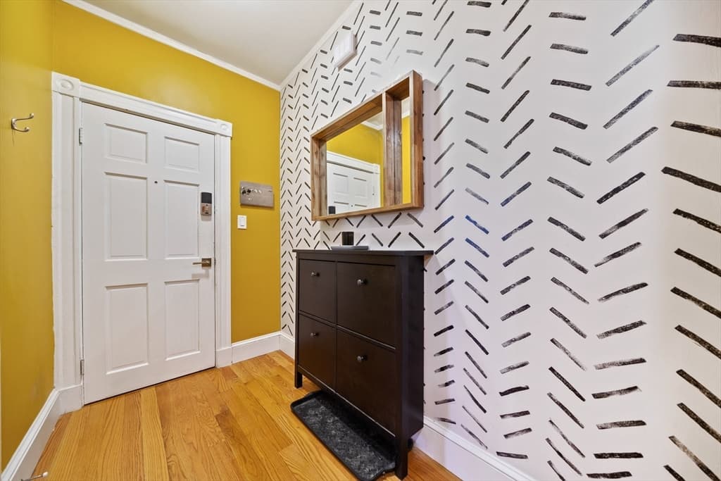 1038 Beacon St #A photo 2