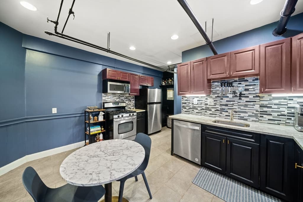 1038 Beacon St #A photo 4