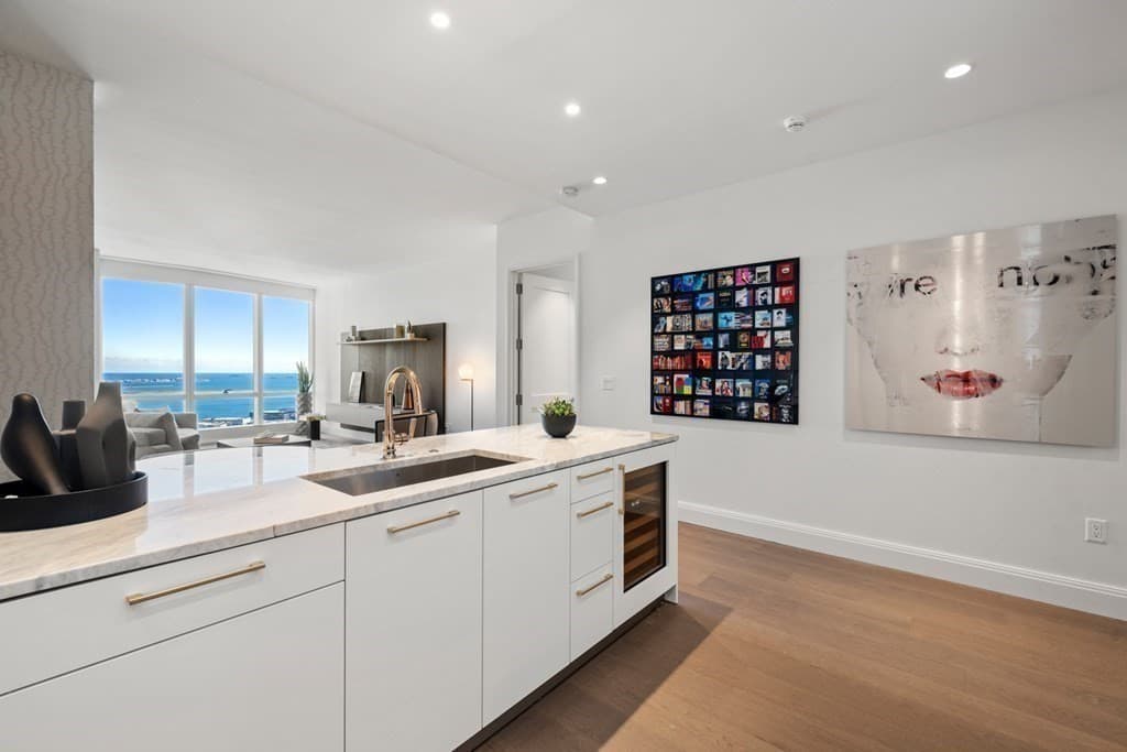240 Devonshire Street #5810