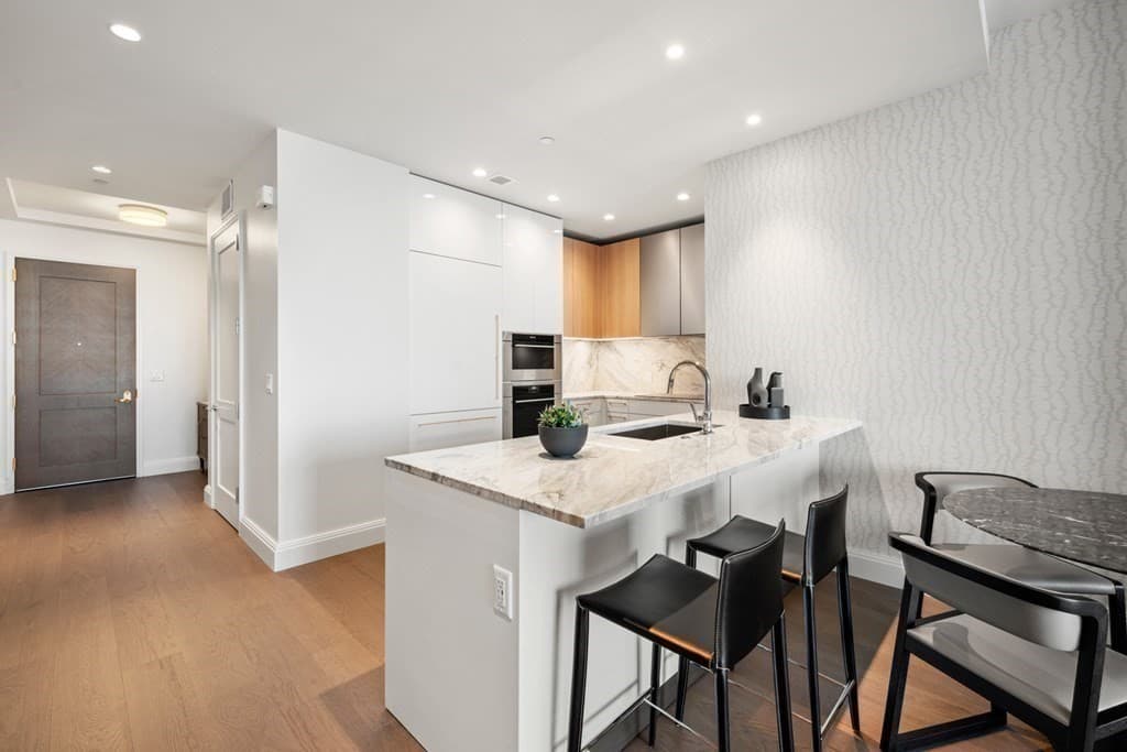 240 Devonshire Street #5810 photo 5