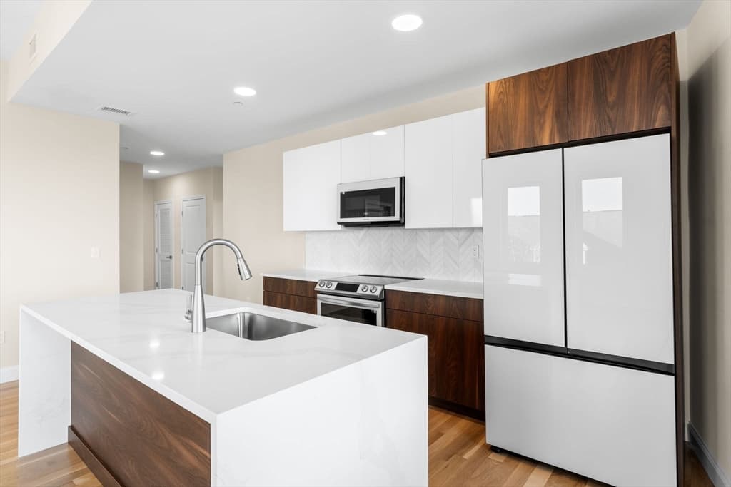 16 Taber St #306 photo 3