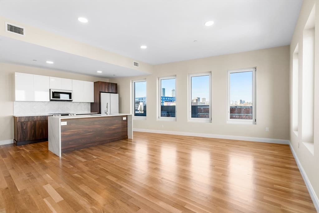 16 Taber St #306 photo 4