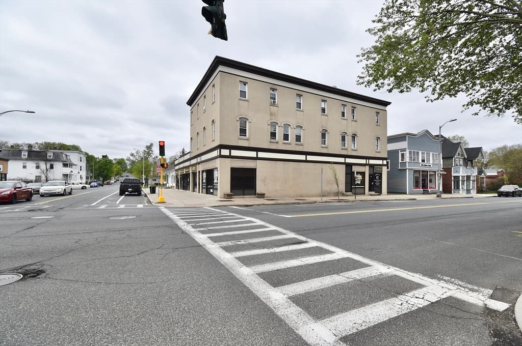 145 Main St / 32-40 Oak St photo 2