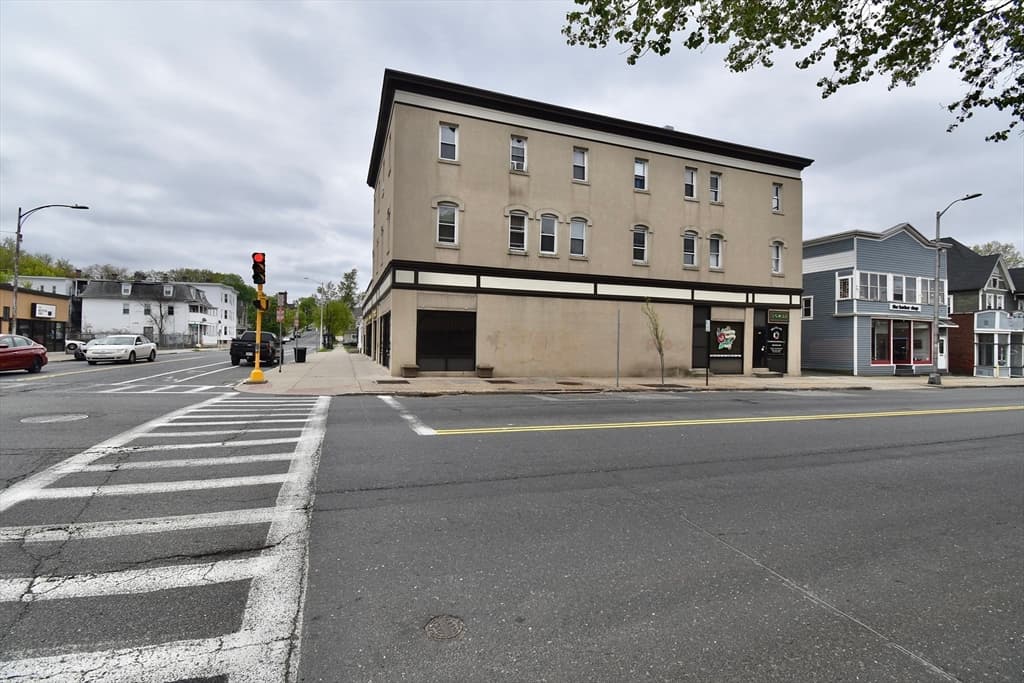 145 Main St / 32-40 Oak St photo 3