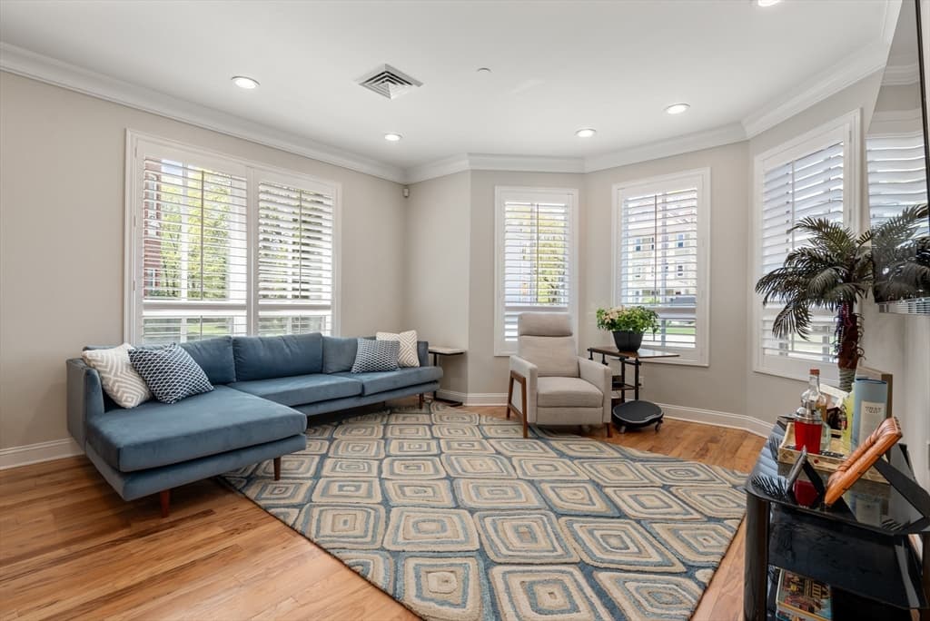 629 Hammond Street #W100