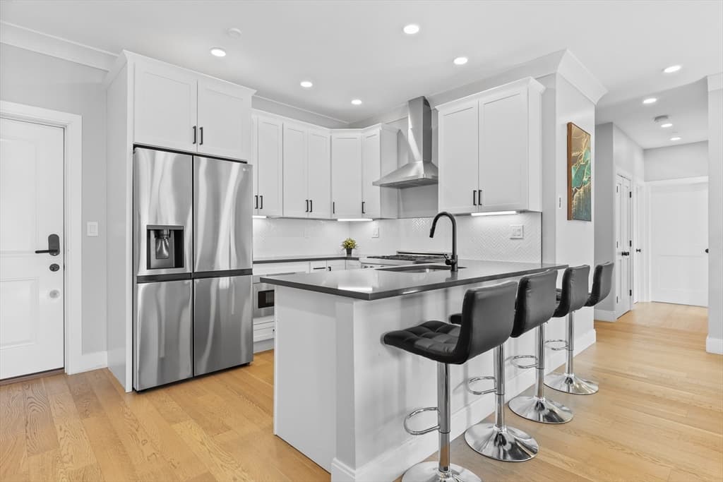 225 Havre Street #2 photo 3