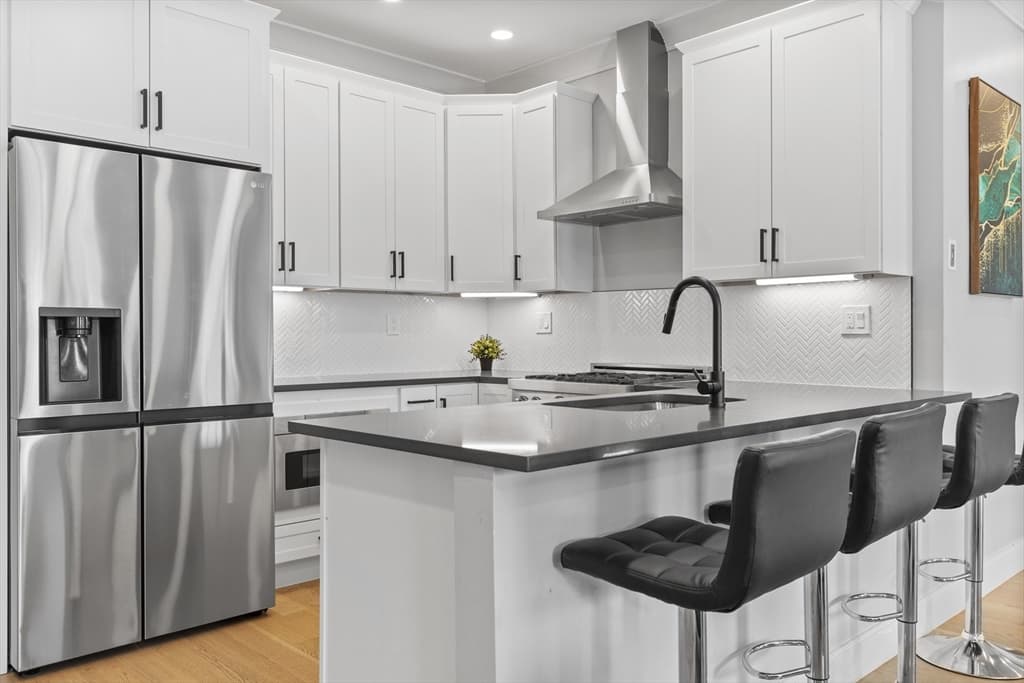 225 Havre Street #2 photo 4