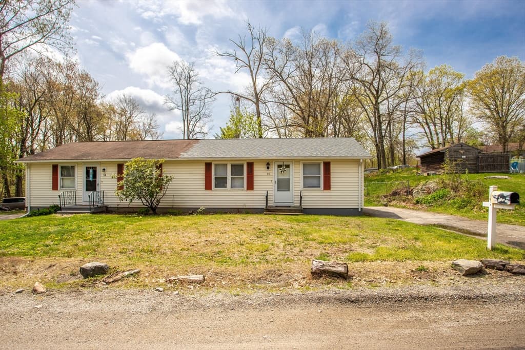 55 Swan Ave #2