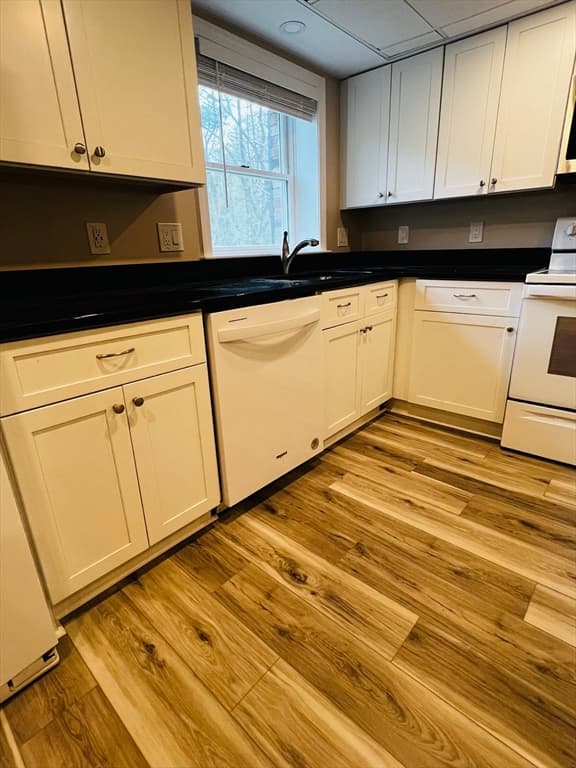 152 Glen St #A photo 2