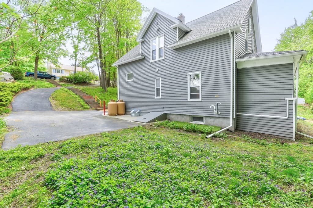 152 Hampton St photo 2