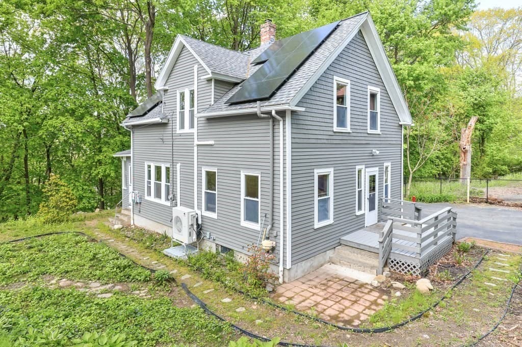152 Hampton St photo 3