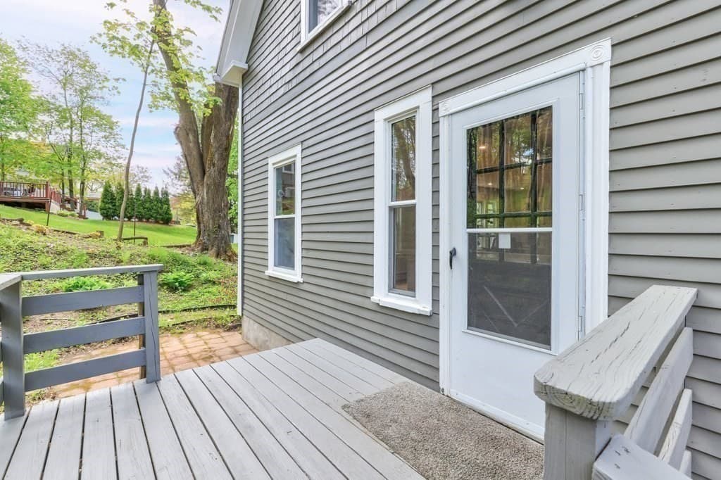 152 Hampton St photo 5