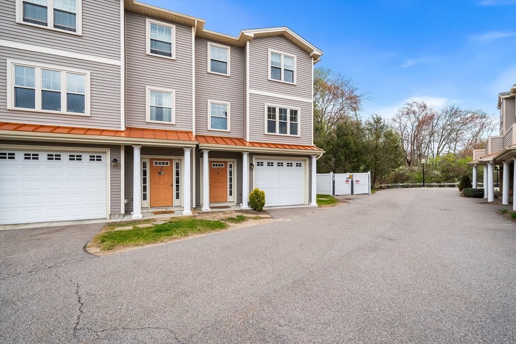 74 West St #4