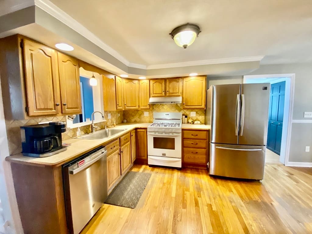 134 Huntington Rd photo 4