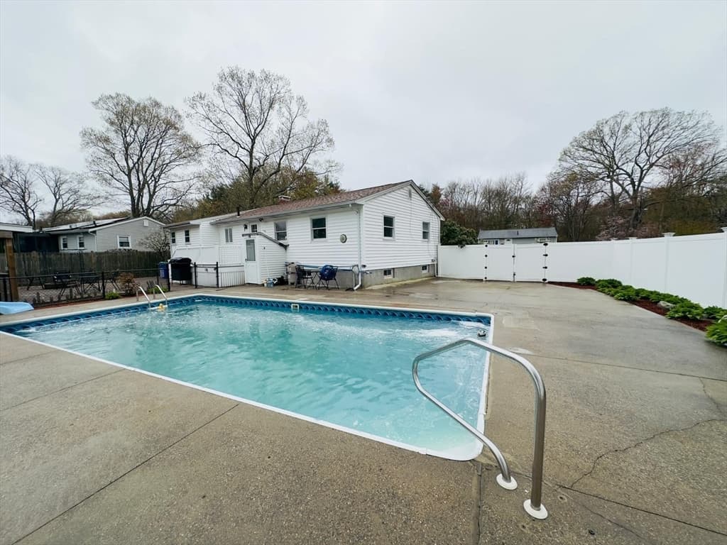 99 Brookside Rd