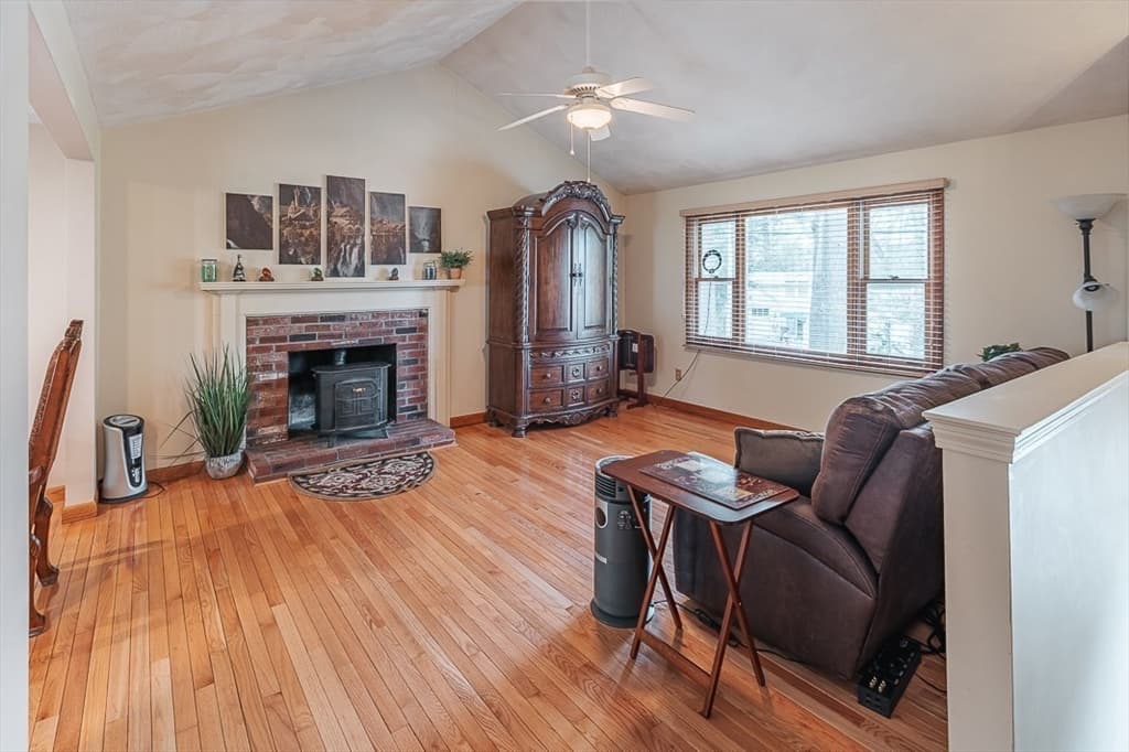 26 Hunter Ave photo 5