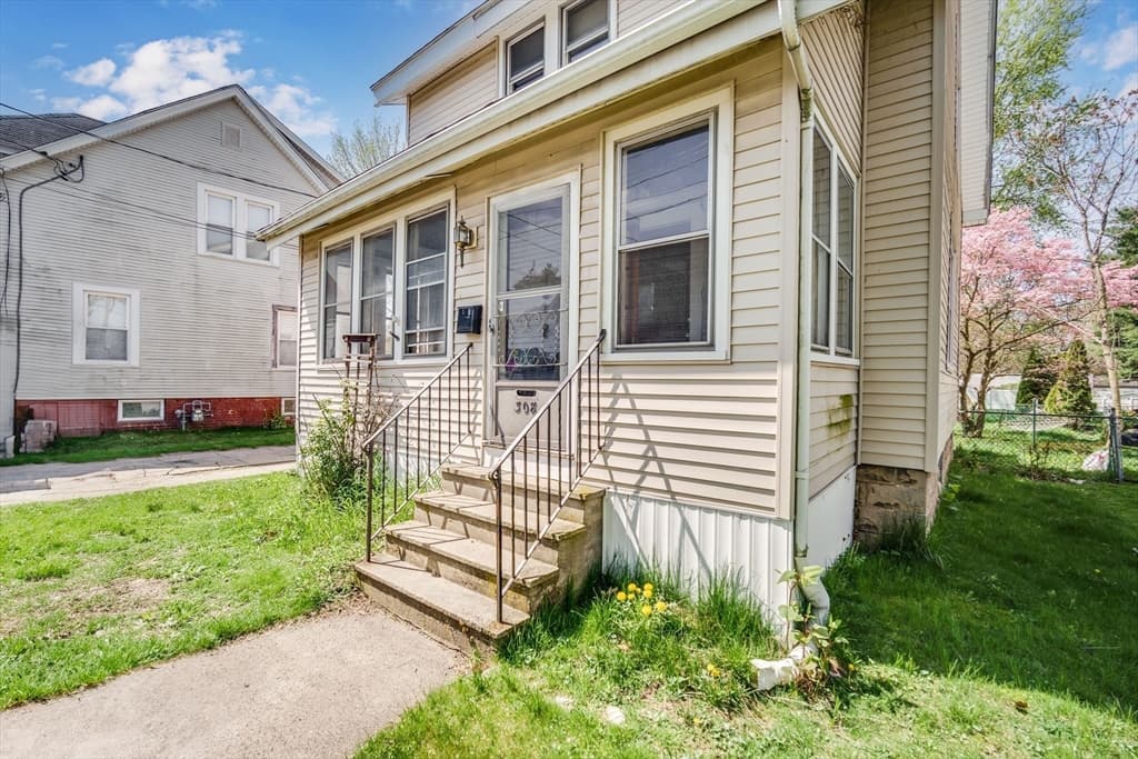 308 Hampden St photo 2