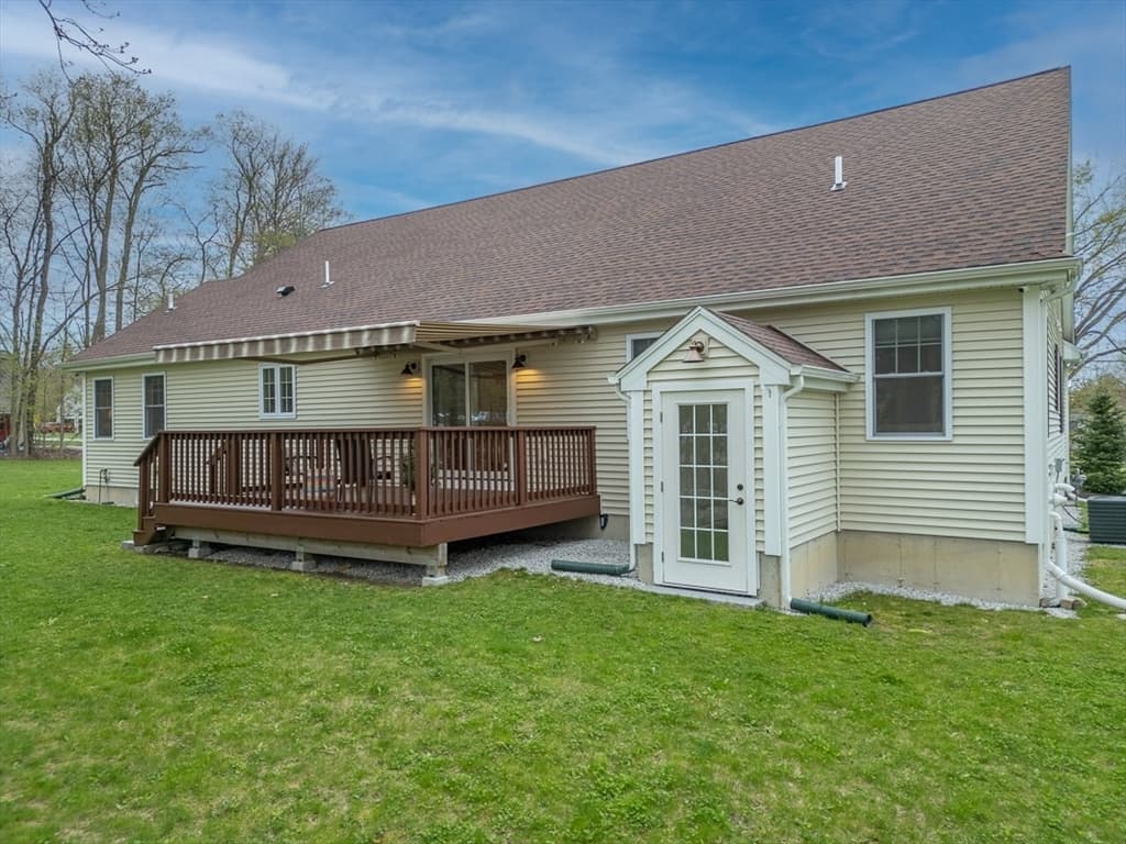 18 Tucker Ave photo 2