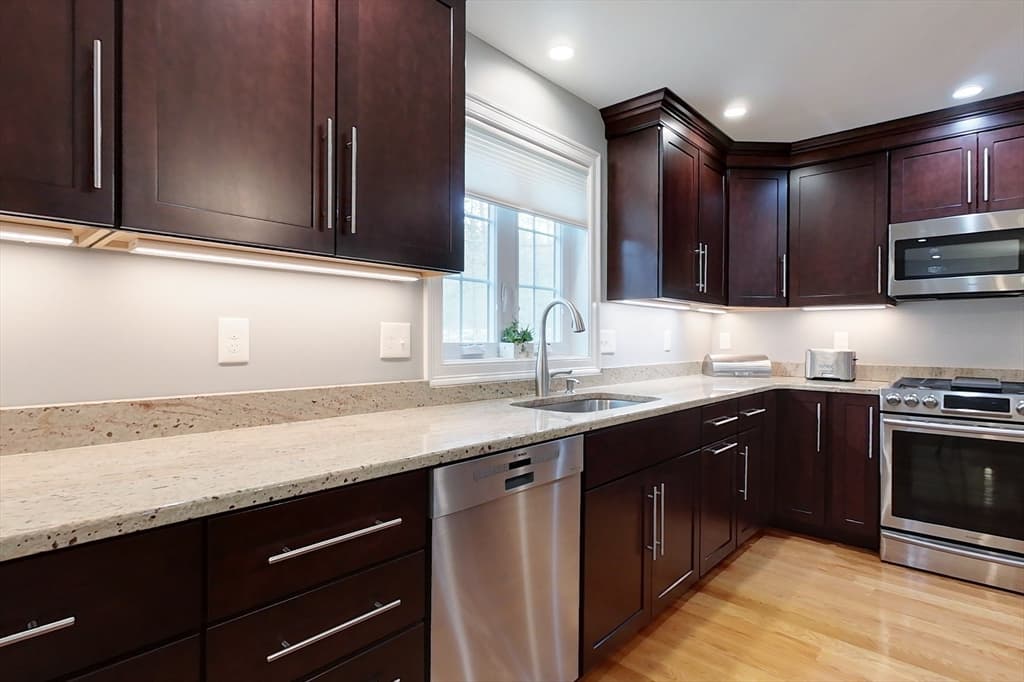 18 Tucker Ave photo 4