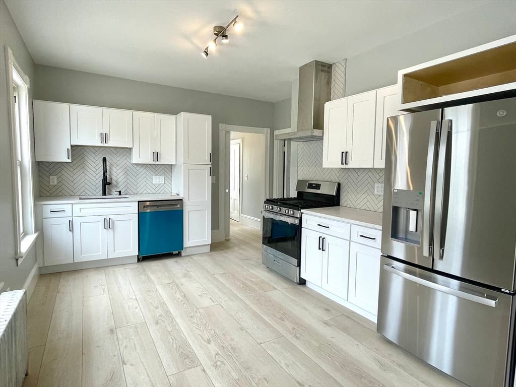 17 Tesla Ave #2