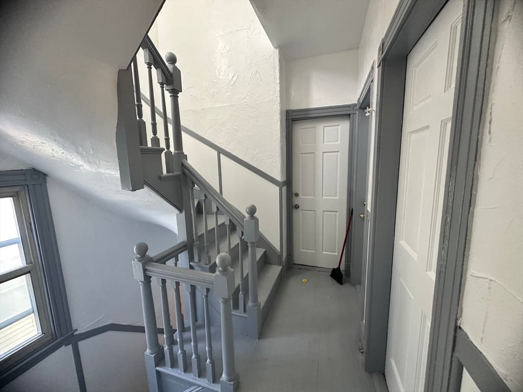 307 Lexington St photo 3
