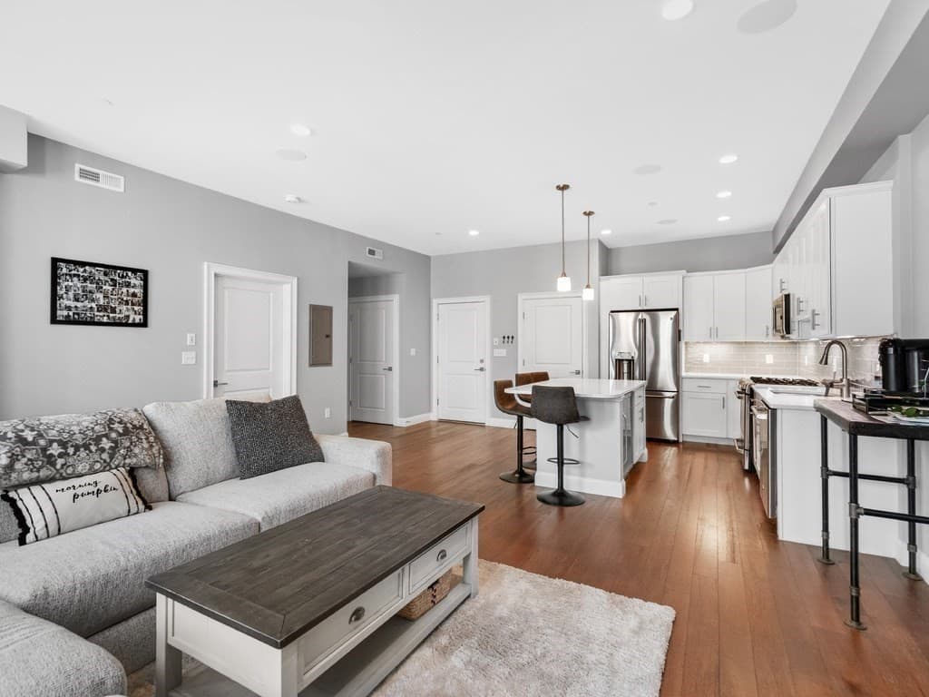 170 W Broadway #209 photo 3