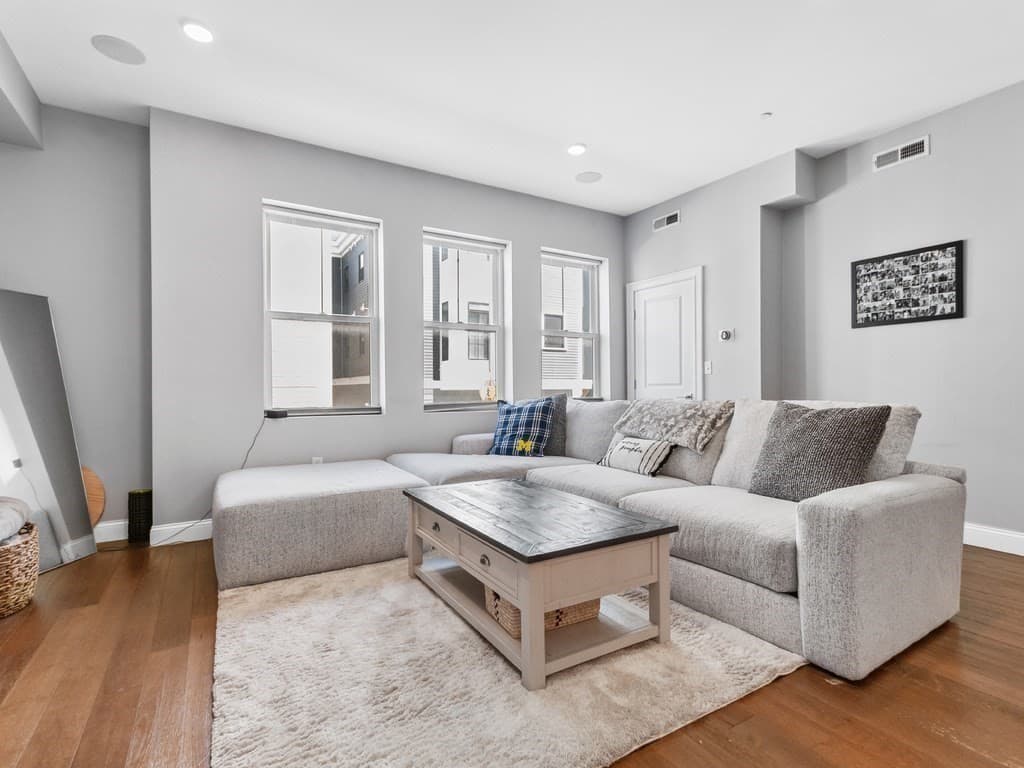 170 W Broadway #209 photo 5