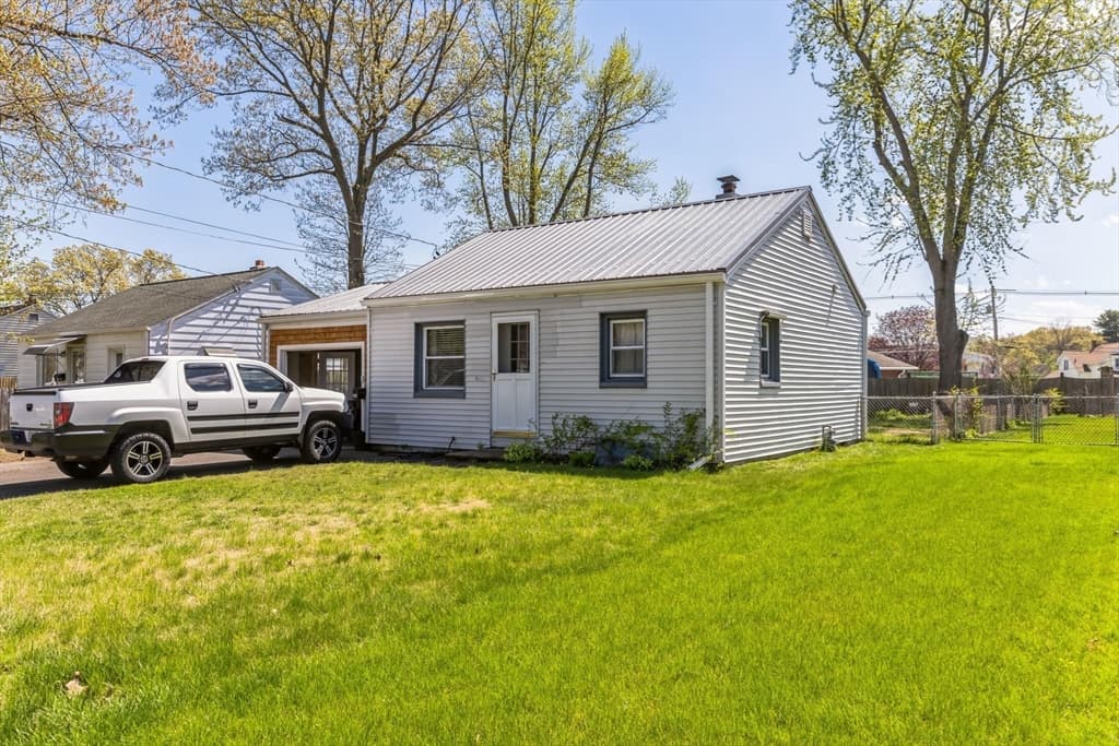 394 James St photo 2