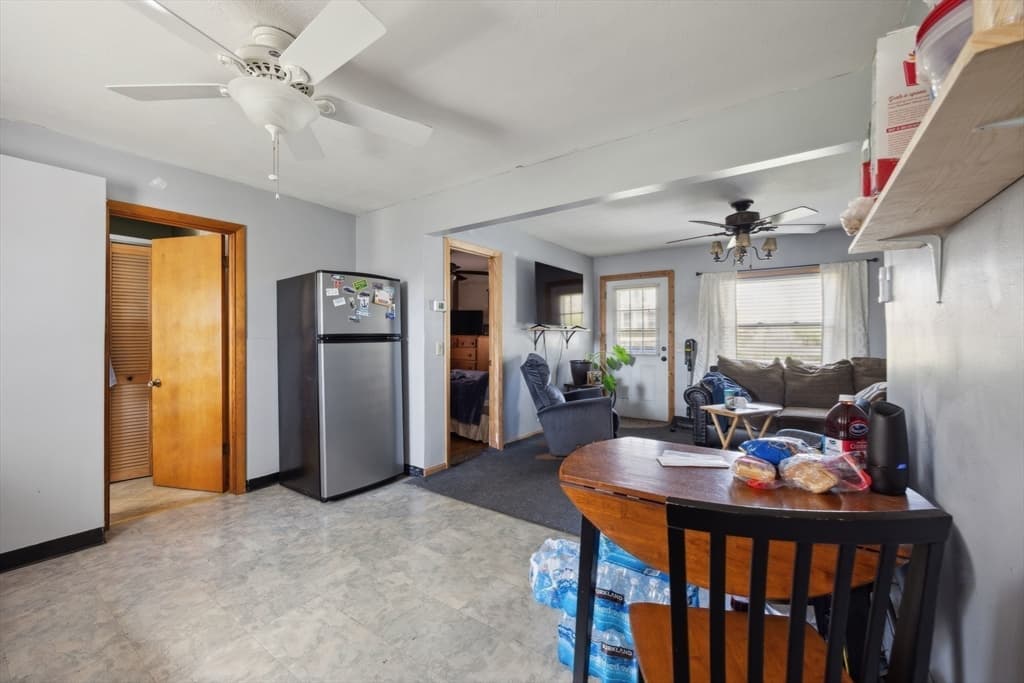 394 James St photo 5