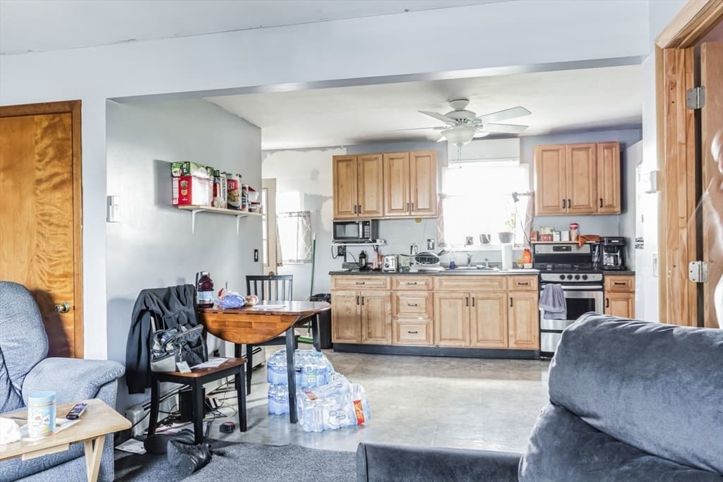 394 James St photo 4