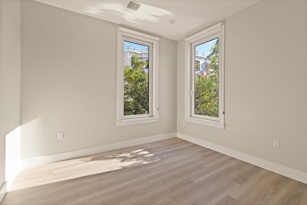 211 Green St #311 photo 3
