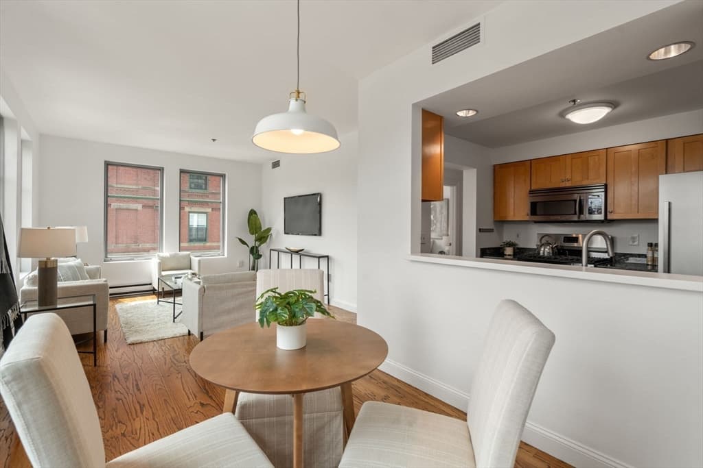 1597 Washington St #408 photo 5