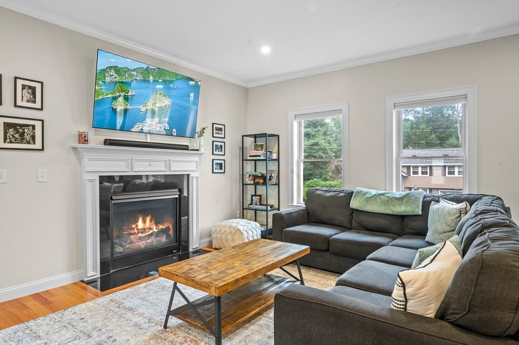 7 Douglas Avenue photo 2
